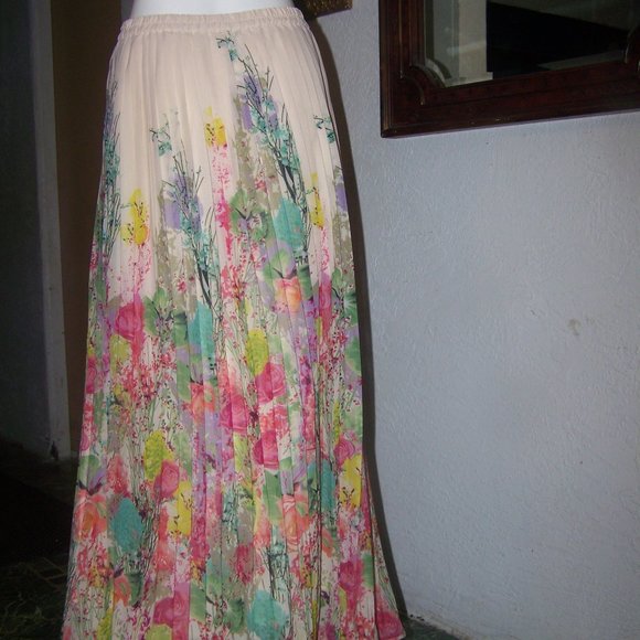 Lucky & Coco Floral Pleated Skirt Small Colorful - Picture 2 of 8